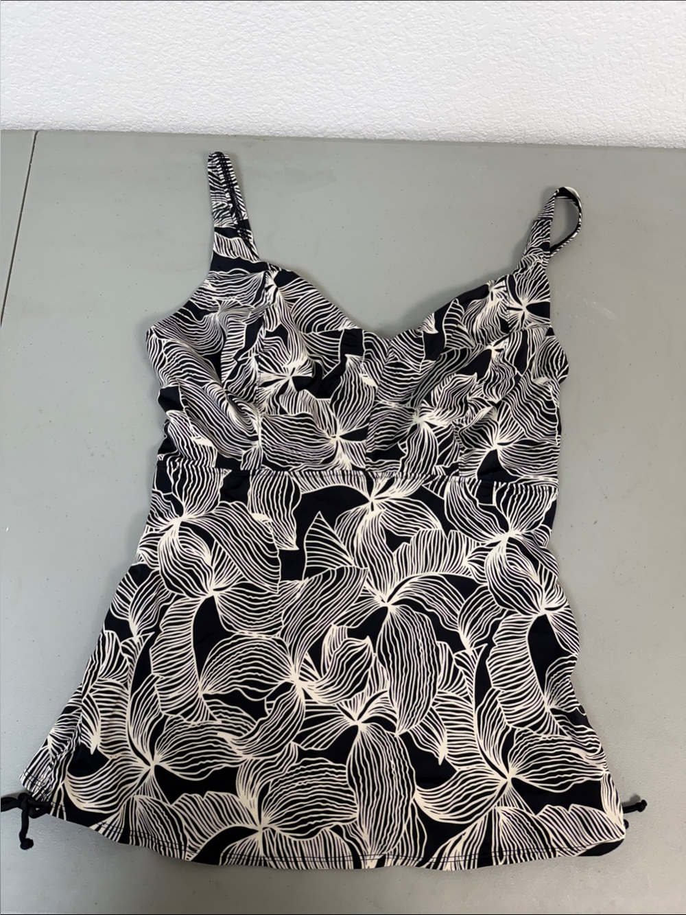 Black & White Floral Tankini Top - Women's Swim Bikini
